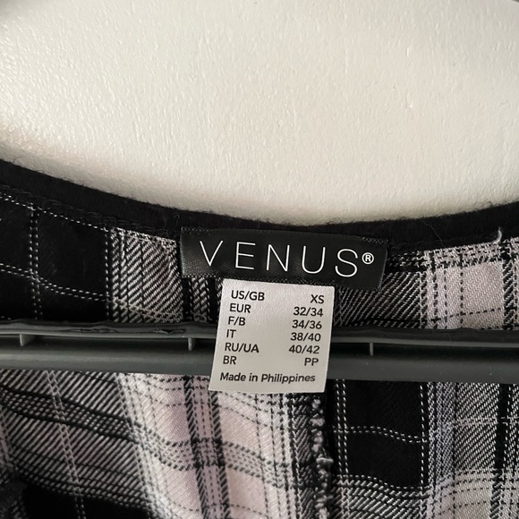 Venus cold shoulder top, size XS - Picture 2 of 4